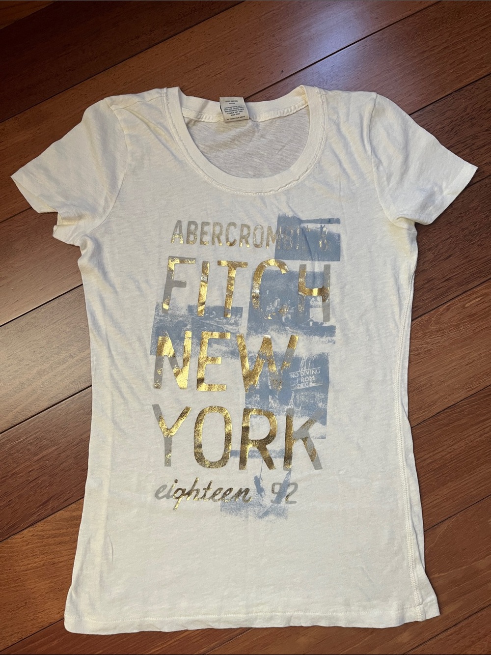 NWOT Y2K Abercrombie Logo Graphic Tee